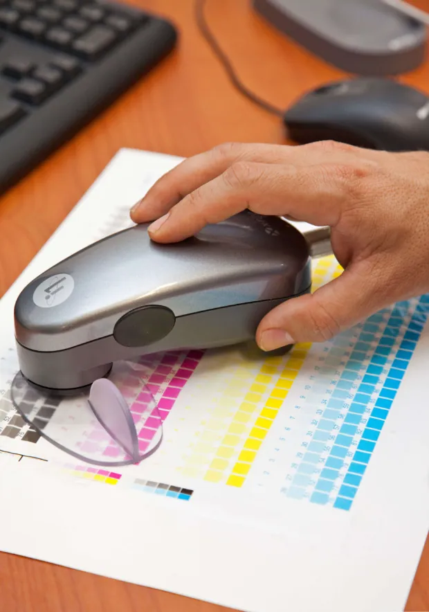 Colour measurement on a printed proof